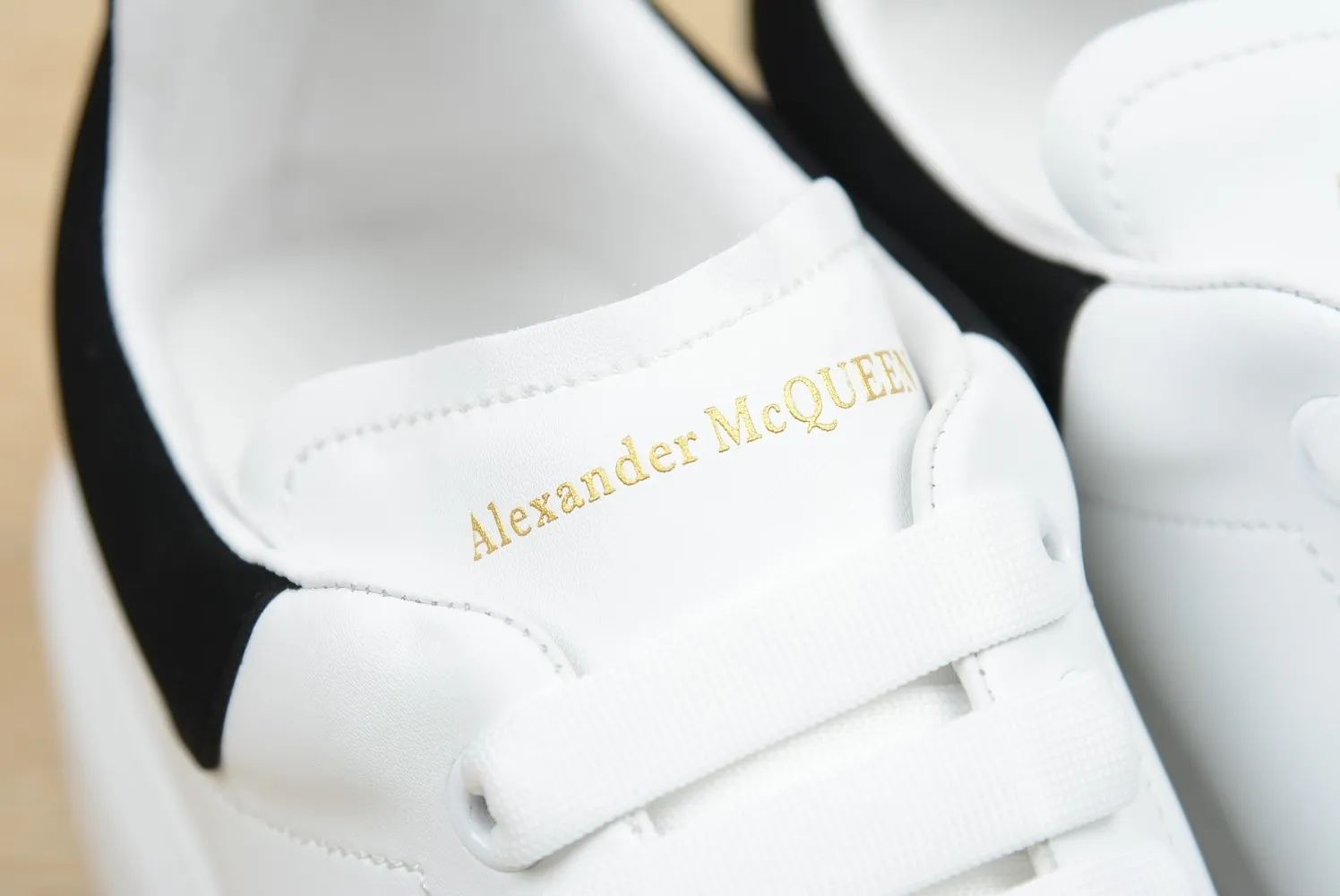 👟👟Ex-factory price👟👟Ex-factory price 480👟👟 Women's shoes, women's clothing, cowhide, black tail velvet, McQueen (Alexa**er McQue**n) Paris Fashion Week, the latest casual fashion sneakers, high version ❗️❗️ Variety of fashion and different styles experience ‼ ️‼ ️Female size 34-40 Men’s size 38-44 Comes with full counter packaging